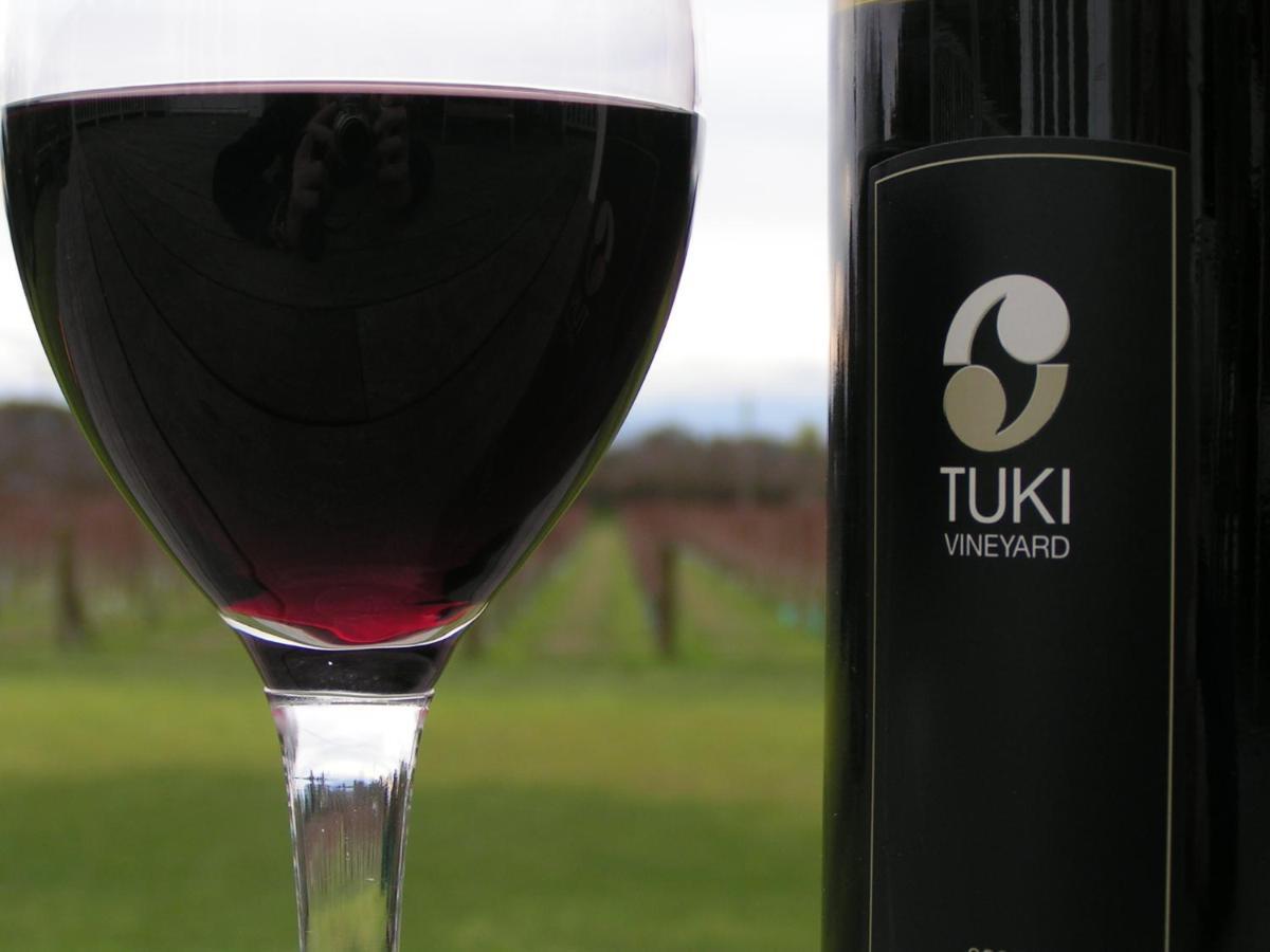 Tuki Vineyard Cottage Havelock North Exterior photo